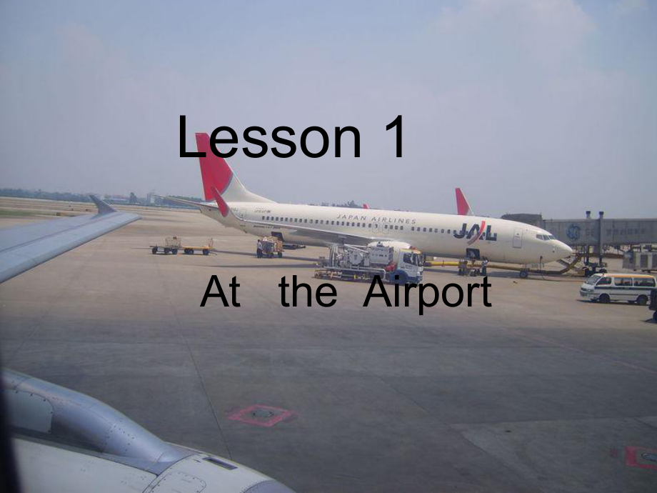 六年级上册英语课件-Unit 1 lesson 1 At the Airport.｜ 冀教版（三起） (共21张PPT).ppt_第1页